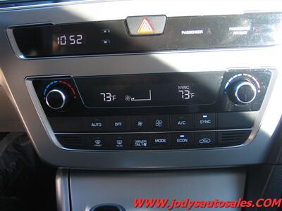 2016 Hyundai SONATA Hybrid SE  SE, HYBRID, LOW, LOW 54,000 MILES, 40 MPG - Photo 17 - North Platte, NE 69101