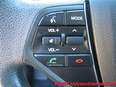 2016 Hyundai SONATA Hybrid SE  SE, HYBRID, LOW, LOW 54,000 MILES, 40 MPG - Photo 11 - North Platte, NE 69101