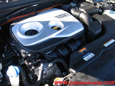 2016 Hyundai SONATA Hybrid SE  SE, HYBRID, LOW, LOW 54,000 MILES, 40 MPG - Photo 25 - North Platte, NE 69101