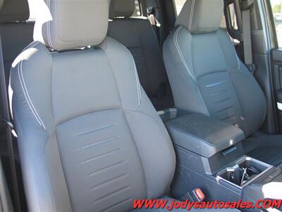 2024 Toyota Tacoma TRD Off-Road  TRD Off-Road, Crew Cab 4x4, Super low 7300 miles, Heated  Seats, 14 " Screen - Photo 26 - North Platte, NE 69101