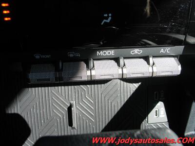 2024 Toyota Tacoma TRD Off-Road  TRD Off-Road, Crew Cab 4x4, Super low 7300 miles, Heated  Seats, 14 " Screen - Photo 21 - North Platte, NE 69101