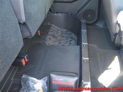 2024 Toyota Tacoma TRD Off-Road  TRD Off-Road, Crew Cab 4x4, Super low 7300 miles, Heated  Seats, 14 " Screen - Photo 32 - North Platte, NE 69101