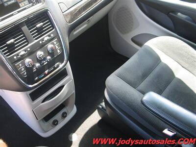 2017 Dodge Grand Caravan SE, FWD, DVD, STOW & GO, 3.6 L V-6, LOW 53,000 MIL - Photo 19 - North Platte, NE 69101