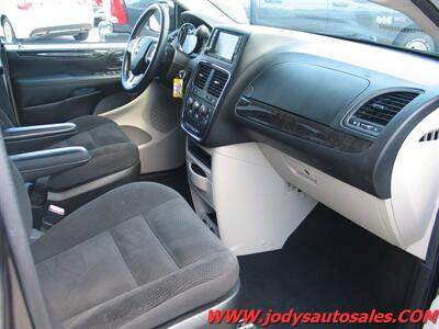 2017 Dodge Grand Caravan SE, FWD, DVD, STOW & GO, 3.6 L V-6, LOW 53,000 MIL - Photo 20 - North Platte, NE 69101