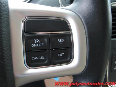 2014 Dodge Grand Caravan SXT - Photo 11 - North Platte, NE 69101