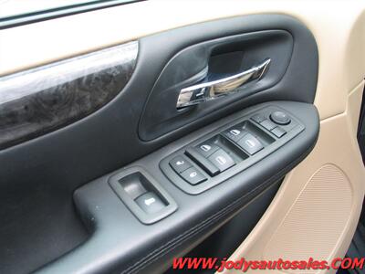 2014 Dodge Grand Caravan SXT - Photo 3 - North Platte, NE 69101