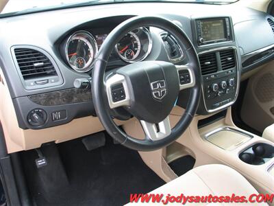 2014 Dodge Grand Caravan SXT - Photo 2 - North Platte, NE 69101