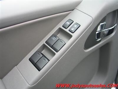 2019 Nissan Frontier SL, V-6, LEATHER, LOADED,LOW 78,000 MILES SL, V-6, LEATHER, LOADED,LOW 78,000 MILES - Photo 6 - North Platte, NE 69101