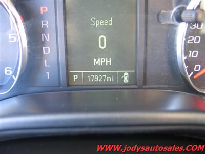 2017 Chevrolet Silverado 2500 Work Truck W/T, CREW CAB LB, LOW LOW 17,000 MILES - Photo 12 - North Platte, NE 69101
