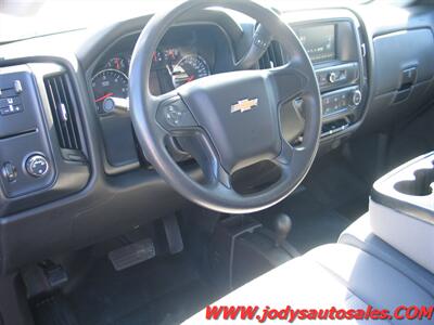 2017 Chevrolet Silverado 2500 Work Truck W/T, CREW CAB LB, LOW LOW 17,000 MILES - Photo 2 - North Platte, NE 69101