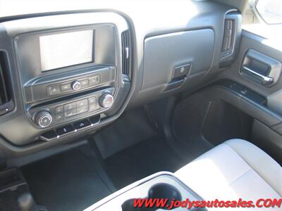 2017 Chevrolet Silverado 2500 Work Truck W/T, CREW CAB LB, LOW LOW 17,000 MILES - Photo 18 - North Platte, NE 69101