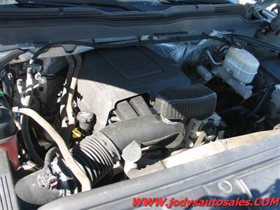 2017 Chevrolet Silverado 2500 Work Truck W/T, CREW CAB LB, LOW LOW 17,000 MILES - Photo 34 - North Platte, NE 69101