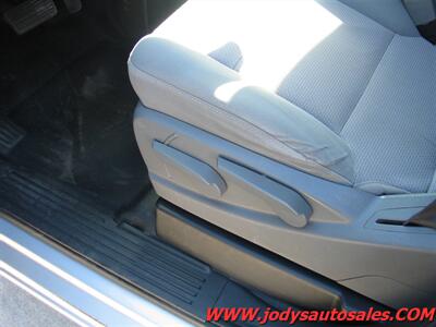 2017 Chevrolet Silverado 2500 Work Truck W/T, CREW CAB LB, LOW LOW 17,000 MILES - Photo 4 - North Platte, NE 69101