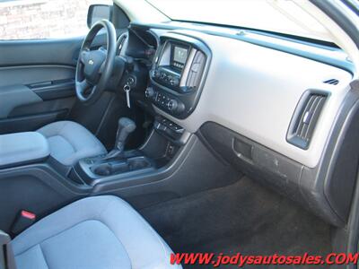 2015 Chevrolet Colorado  W/T, Extended Cab 4X4 - Photo 19 - North Platte, NE 69101