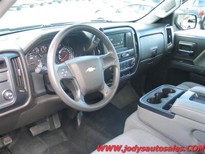 2016 Chevrolet Silverado 1500 Work Truck  W/T, 4.3 V-6, 2WD, LOW LOW 20,000 MILE - Photo 2 - North Platte, NE 69101