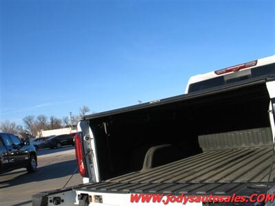 2022 GMC Sierra 1500 AT4  AT4, Crew Cab, Heated Cool Leather Seats - Photo 32 - North Platte, NE 69101