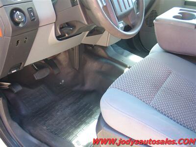 2014 Ford F-250 XL  XL, 2WD, MAINT UTILITY, CREW CAB, 27,000 LOW MILES, 6.2 V8 GAS - Photo 4 - North Platte, NE 69101