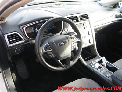 2018 Ford Fusion Hybrid S  S, LOW, LOW 48.000 MILES, 41 MPG - Photo 2 - North Platte, NE 69101