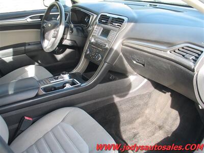 2018 Ford Fusion Hybrid S  S, LOW, LOW 48.000 MILES, 41 MPG - Photo 21 - North Platte, NE 69101