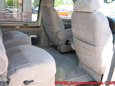 2002 Ford E-150  Very Nice Conversion Van - Photo 15 - North Platte, NE 69101