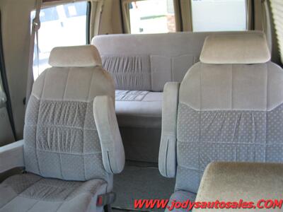 2002 Ford E-150  Very Nice Conversion Van - Photo 12 - North Platte, NE 69101