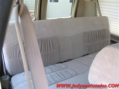 2002 Ford E-150  Very Nice Conversion Van - Photo 17 - North Platte, NE 69101