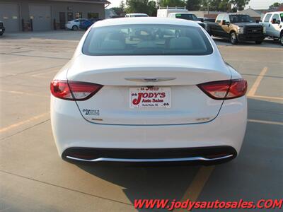 2016 Chrysler 200 Series Limited   - Photo 31 - North Platte, NE 69101