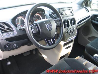 2016 Dodge Grand Caravan SE Plus SE Plus, REVERSE CAM, X/M RADIO, LOW LOW 33,000 MI (O - Photo 2 - North Platte, NE 69101