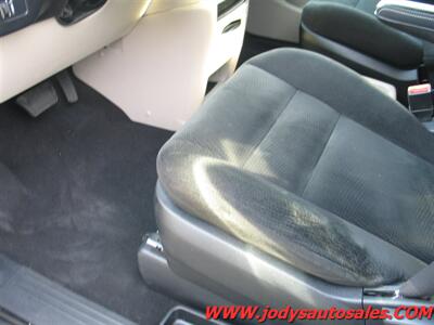 2016 Dodge Grand Caravan SE Plus SE Plus, REVERSE CAM, X/M RADIO, LOW LOW 33,000 MI (O - Photo 4 - North Platte, NE 69101