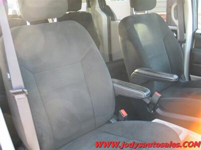 2016 Dodge Grand Caravan SE Plus SE Plus, REVERSE CAM, X/M RADIO, LOW LOW 33,000 MI (O - Photo 22 - North Platte, NE 69101