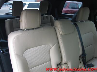 2017 Ford Explorer  AWD, 3RD ROW SEATING, LOW/ LOW 41,000 MILE - Photo 27 - North Platte, NE 69101