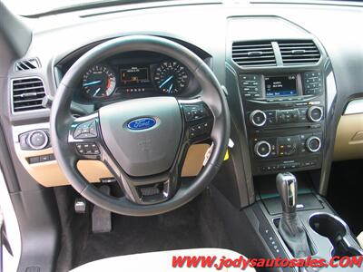 2017 Ford Explorer  AWD, 3RD ROW SEATING, LOW/ LOW 41,000 MILE - Photo 6 - North Platte, NE 69101