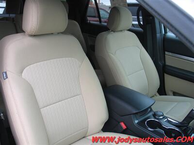 2017 Ford Explorer  AWD, 3RD ROW SEATING, LOW/ LOW 41,000 MILE - Photo 25 - North Platte, NE 69101