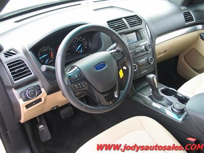 2017 Ford Explorer  AWD, 3RD ROW SEATING, LOW/ LOW 41,000 MILE - Photo 2 - North Platte, NE 69101