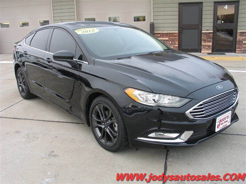 2018 Ford Fusion SE  SE, AWD, LOW, LOW 42,000 MILES - Photo 1 - North Platte, NE 69101