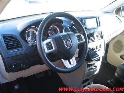 2017 Dodge Grand Caravan SE Plus SE PLUS, DVD, XM, REVERSE CAM, LOW LOW 31,000 MILES - Photo 2 - North Platte, NE 69101