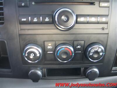 2008 Chevrolet Silverado 2500 W/T, 4WD, CREW CAB, LONG BOX - Photo 13 - North Platte, NE 69101