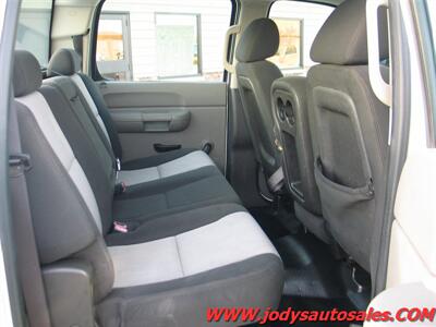 2008 Chevrolet Silverado 2500 W/T, 4WD, CREW CAB, LONG BOX - Photo 18 - North Platte, NE 69101