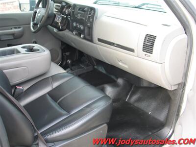 2008 Chevrolet Silverado 3500  W/T, FLAT BED, DIESEL, CREW CAB 4X4 - Photo 14 - North Platte, NE 69101