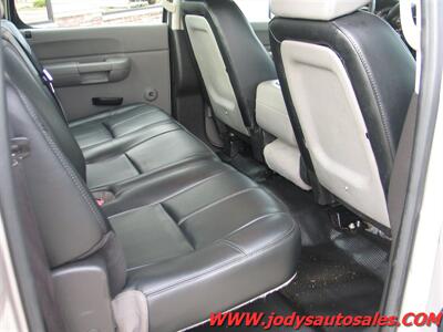 2008 Chevrolet Silverado 3500  W/T, FLAT BED, DIESEL, CREW CAB 4X4 - Photo 16 - North Platte, NE 69101