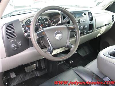 2008 Chevrolet Silverado 3500 FLAT BED  W/T, FLAT BED, DIESEL, CREW CAB 4X4 - Photo 2 - North Platte, NE 69101