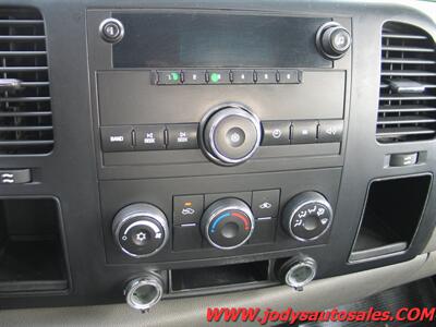 2008 Chevrolet Silverado 3500  W/T, FLAT BED, DIESEL, CREW CAB 4X4 - Photo 13 - North Platte, NE 69101