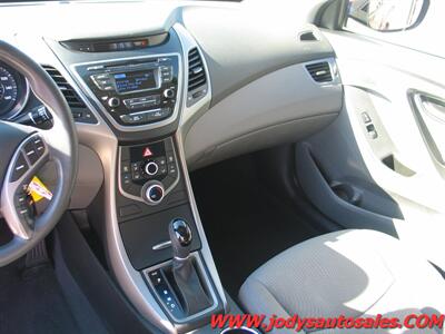 2014 Hyundai ELANTRA SE   - Photo 6 - North Platte, NE 69101