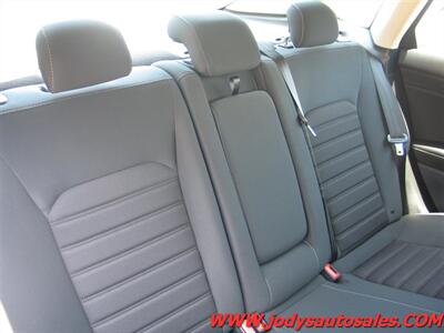 2020 Ford Fusion Hybrid SE, GAS/HYBRID, 40 MPG - Photo 28 - North Platte, NE 69101