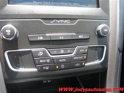 2020 Ford Fusion Hybrid SE, GAS/HYBRID, 40 MPG - Photo 22 - North Platte, NE 69101