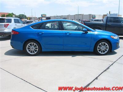 2020 Ford Fusion Hybrid SE, GAS/HYBRID, 40 MPG - Photo 35 - North Platte, NE 69101