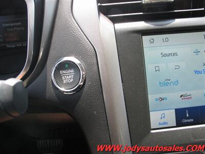 2020 Ford Fusion Hybrid SE, GAS/HYBRID, 40 MPG - Photo 16 - North Platte, NE 69101