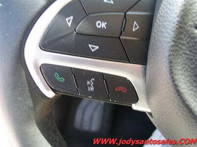 2016 Chrysler 200 Limited Limited, FWD, BLUETOOTH - Photo 7 - North Platte, NE 69101