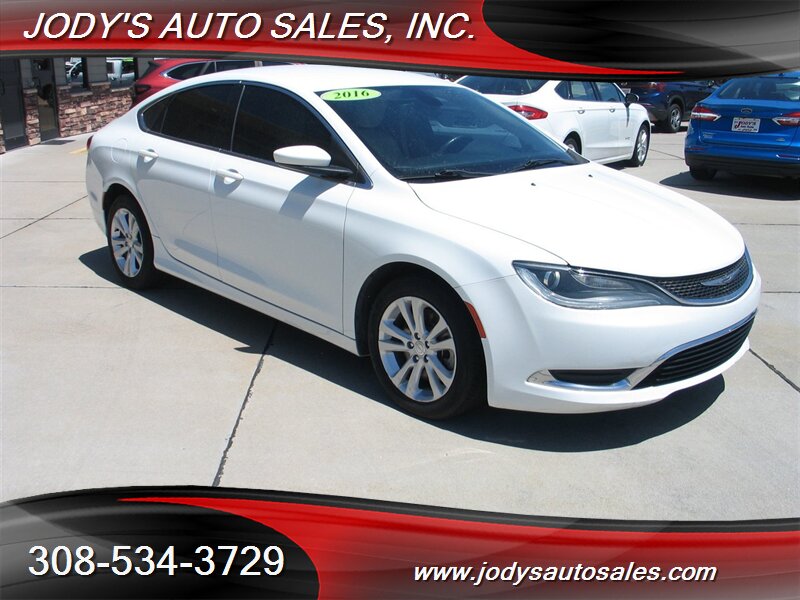 2016 Chrysler 200 Limited  Limited, FWD, BLUETOOTH