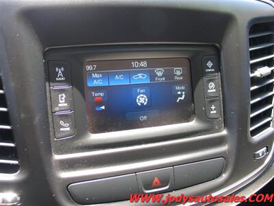 2016 Chrysler 200 Limited Limited, FWD, BLUETOOTH - Photo 11 - North Platte, NE 69101